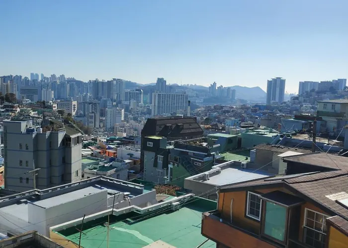 하늘노래방 통유리사색방 전체편백 방4 욕실4 바베큐 반려견100평집밭 Maison d'hôtes Busan